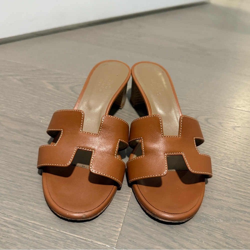 Hermes Oasis Sandals in Gold (Brown)